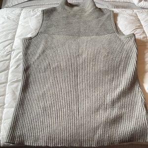 Sleeveless turtleneck sweater